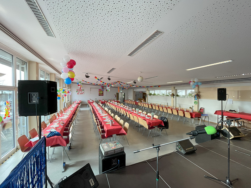 Bürgerhaus Kell - Innenansicht mit Bestuhlung für die Karnevalssitzung in Kell 2025.